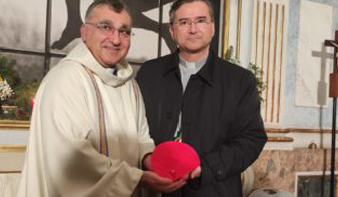 D. Américo Aguiar oferece à Comunidade da Capela do Rato o seu anel episcopal